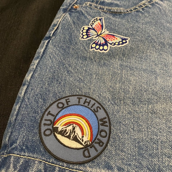 Wild Fable’s Women's Low-Rise Denim Mini Skirt - Medium Wash
Patches Size: 18 - Picture 5 of 11